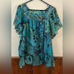 APT 9 size LARGE turquoise, paisley printed, flutter sleeved blouse.